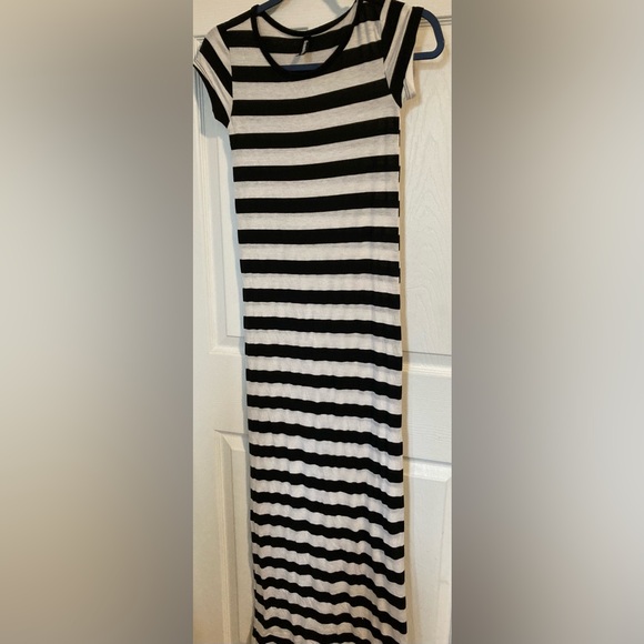 Black and white maxi dress. - Picture 1 of 1